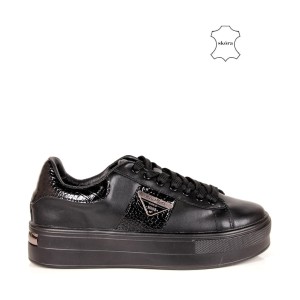DAMSKIE TRAMPKI SNEAKERSY NA GRUBEJ PODESZWIE ZE SKÓRY FILIPPO 4707 CZARNE