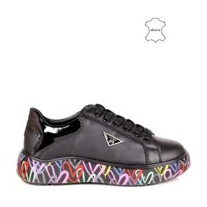 DAMSKIE TRAMPKI SNEAKERSY ZE SKÓRY NA GRUBEJ PODESZWIE FILIPPO 4480 CZARNE MULTIKOLOR
