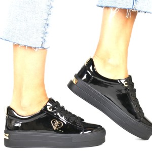 TRAMPKI DAMSKIE SNEAKERSY ZE SKÓRY NA GRUBEJ PODESZWIE FILIPPO 3533 CZARNE SERCE